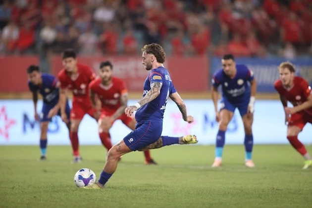 Khi V-League học cách đối diện với sai lầm của trọng tài Khi V-League học cách đối diện với sai lầm của trọng tài