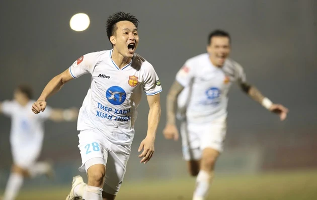 Nam Định trói chân bộ ba trụ cột bằng hợp đồng dài hạn Nam Định trói chân bộ ba trụ cột bằng hợp đồng dài hạn