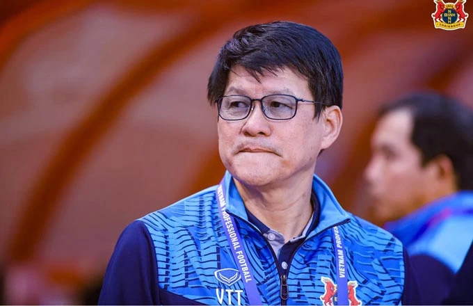 Nếu thất bại với bầu Thụy, HLV Vũ Tiến Thành sẽ lên núi với bầu Đức Nếu thất bại với bầu Thụy, HLV Vũ Tiến Thành sẽ lên núi với bầu Đức