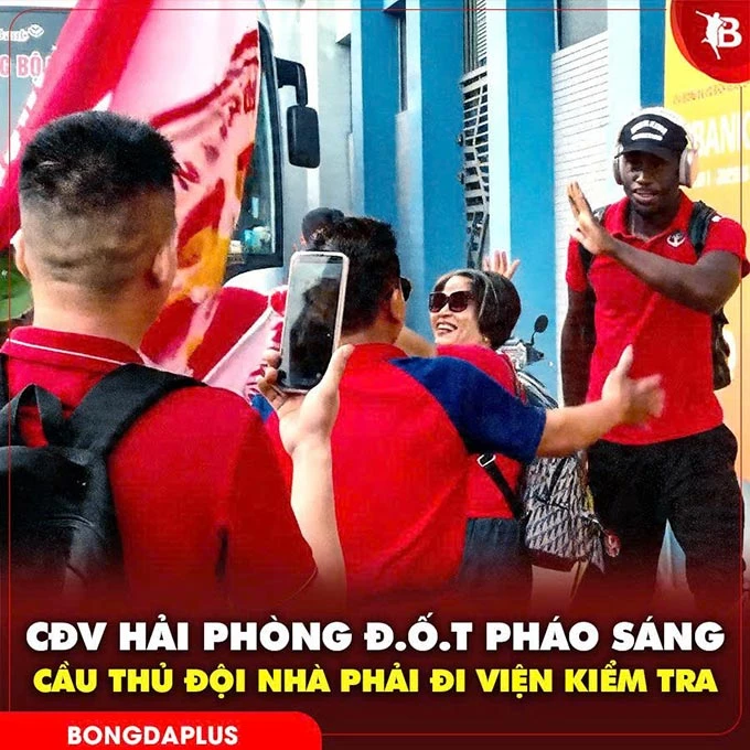 Ngoại binh Hải Phòng đi viện vì dính pháo sáng của CĐV đội nhà Ngoại binh Hải Phòng đi viện vì dính pháo sáng của CĐV đội nhà