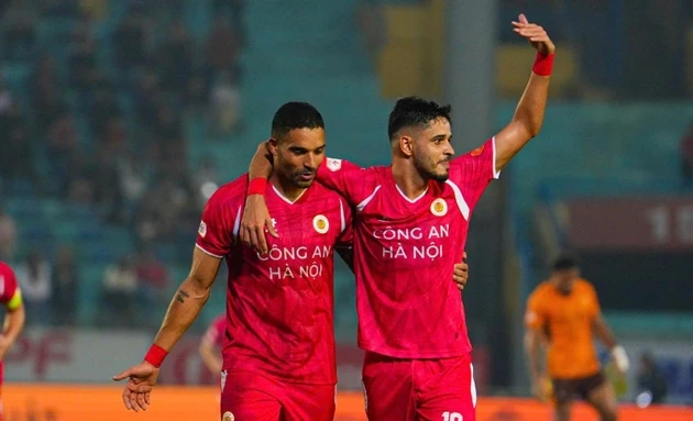 Những nút thắt kịch tính ở hai đầu bảng xếp hạng V-League Những nút thắt kịch tính ở hai đầu bảng xếp hạng V-League