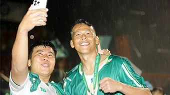 Thủ môn Bùi Tấn Trường đạt kỷ lục hiếm có trong lịch sử V.League