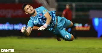 Thủ môn hàng đầu V-League nhập quốc tịch Việt Nam