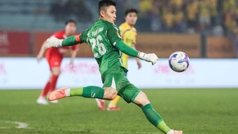 Thủ&nbsp;môn Huỳnh Tuấn Linh, ‘người hùng’&nbsp;giữa hai thế giới