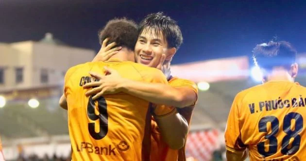 Trần Gia Bảo và bản lĩnh tuổi 18 giúp HAGL trụ hạng Trần Gia Bảo và bản lĩnh tuổi 18 giúp HAGL trụ hạng