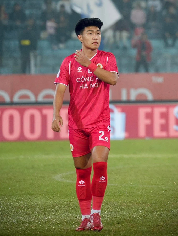 Trung vệ Phạm Lý Đức gặp tình cảnh trớ trêu ở V.League 2025/26 Trung vệ Phạm Lý Đức gặp tình cảnh trớ trêu ở V.League 2025/26