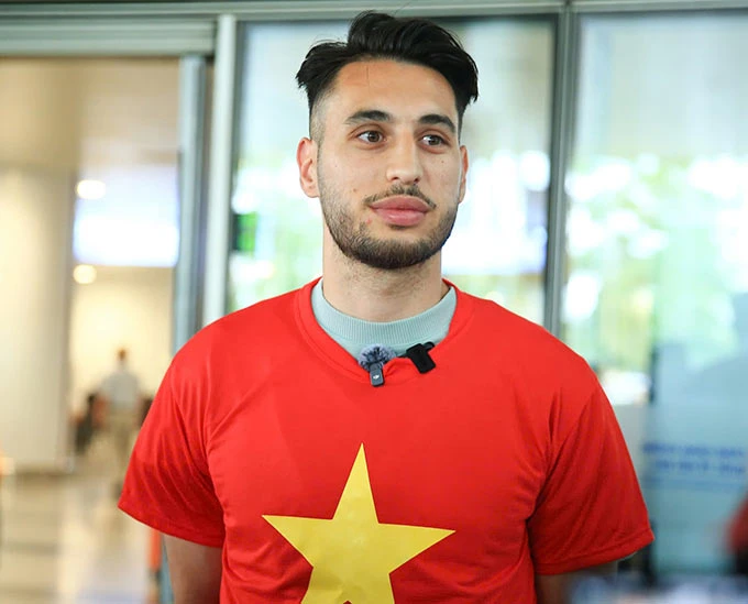 Trung vệ Việt kiều Julien Mouillon: 'V.League có tính cạnh tranh rất khốc liệt' Trung vệ Việt kiều Julien Mouillon: 'V.League có tính cạnh tranh rất khốc liệt'