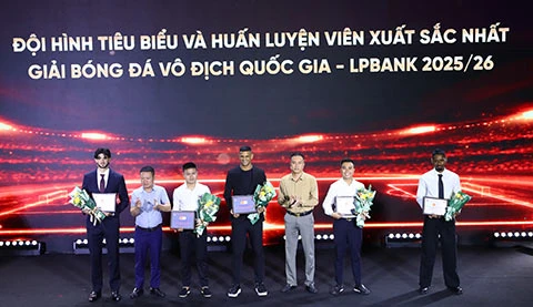 V.League Awards 2025/26: Quang Hải, Đình Bắc được vinh danh