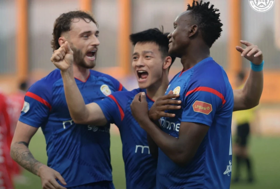 Xuân Son lập hat-trick cho Nam Định, cuộc đua trụ hạng đầy kịch tinh Xuân Son lập hat-trick cho Nam Định, cuộc đua trụ hạng đầy kịch tinh