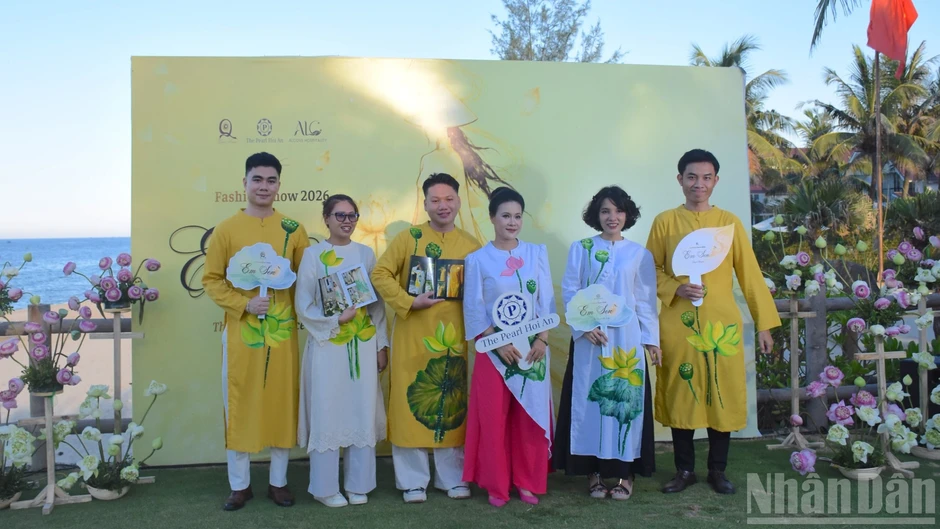 [ẢNH] “Em Sen”: Tôn vinh vẻ đẹp người phụ nữ Việt bằng ngôn ngữ thời trang