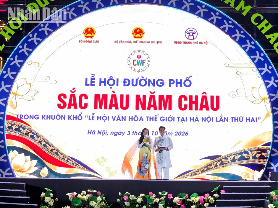 [Ảnh] Gặp gỡ văn hóa, giao lưu nhân dân và kết nối quốc tế tại "Sắc màu năm châu"