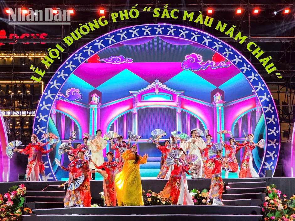 [Ảnh] Gặp gỡ văn hóa, giao lưu nhân dân và kết nối quốc tế tại "Sắc màu năm châu"