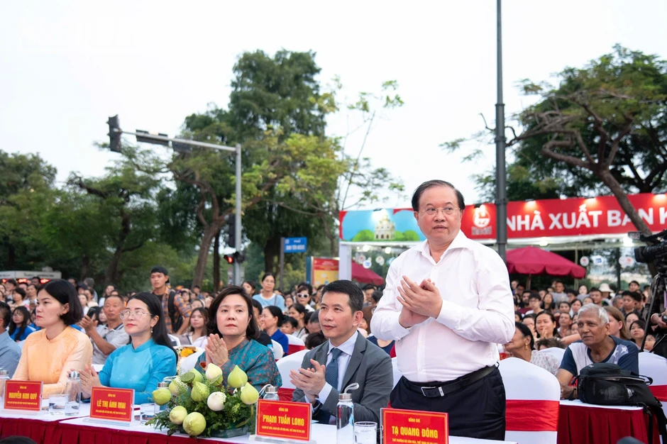 [Ảnh] Gặp gỡ văn hóa, giao lưu nhân dân và kết nối quốc tế tại "Sắc màu năm châu"