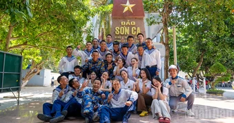 [Ảnh] Mang sức trẻ đến với Trường Sa