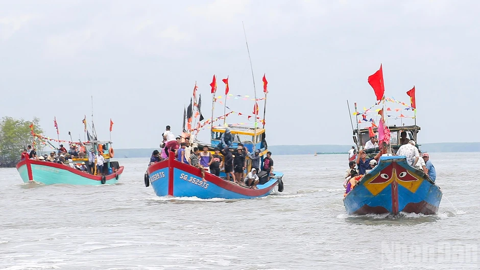 [Ảnh] Người dân Cần Giờ mừng Lễ hội Nghinh Ông - Thành phố Hồ Chí Minh