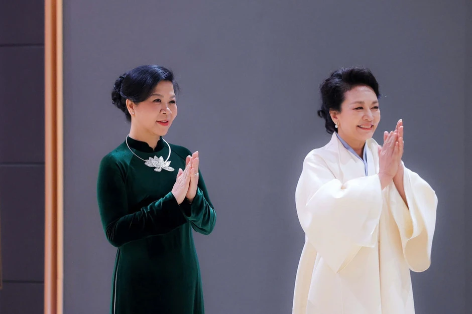 [Ảnh] Phu nhân Ngô Phương Ly gặp gỡ, trao đổi với Phu nhân Bành Lệ Viên
