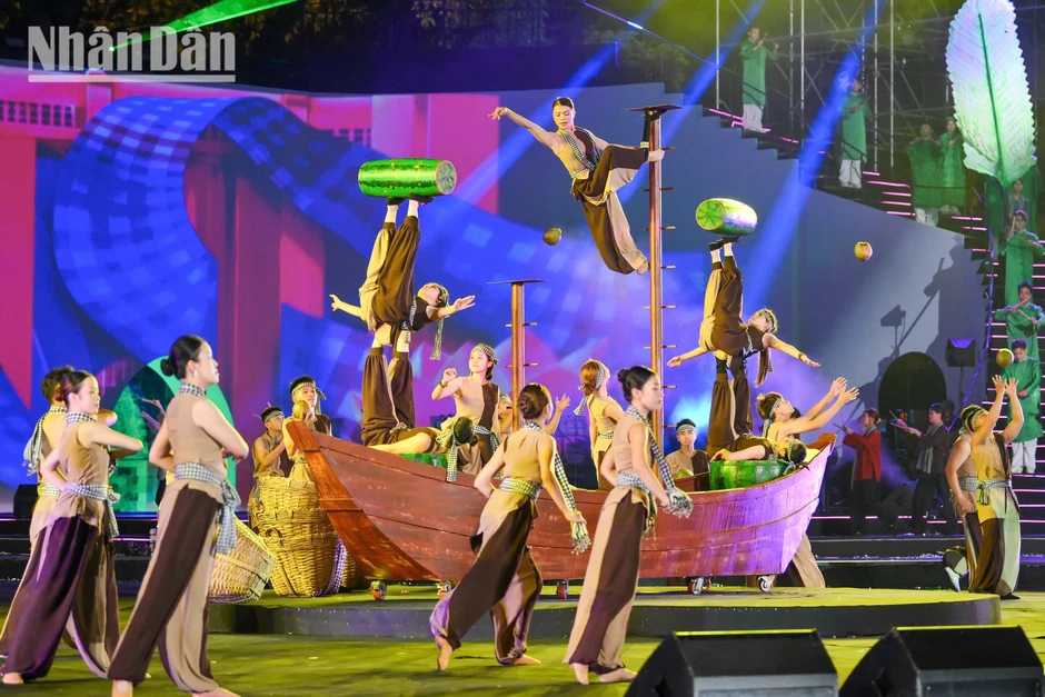 [Ảnh] Rực rỡ đêm khai mạc “Lễ hội Văn hóa thế giới tại Hà Nội lần thứ hai 2026”