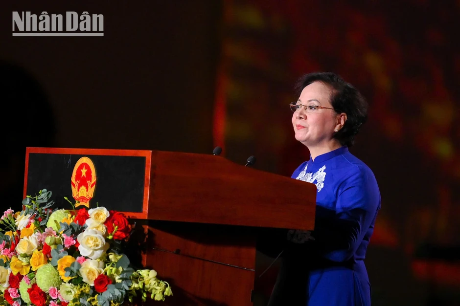 [Ảnh] Rực rỡ đêm khai mạc “Lễ hội Văn hóa thế giới tại Hà Nội lần thứ hai 2026”