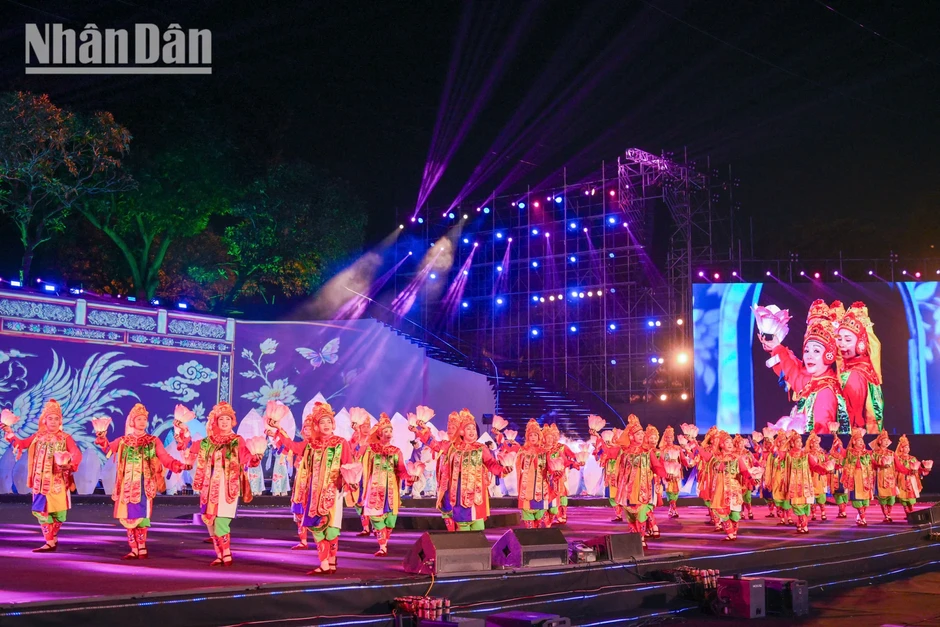[Ảnh] Rực rỡ đêm khai mạc “Lễ hội Văn hóa thế giới tại Hà Nội lần thứ hai 2026”