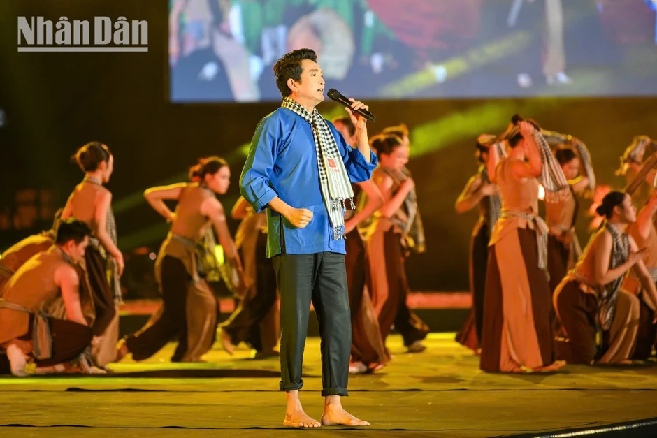 [Ảnh] Rực rỡ đêm khai mạc “Lễ hội Văn hóa thế giới tại Hà Nội lần thứ hai 2026”