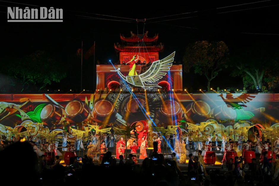 [Ảnh] Rực rỡ đêm khai mạc “Lễ hội Văn hóa thế giới tại Hà Nội lần thứ hai 2026”