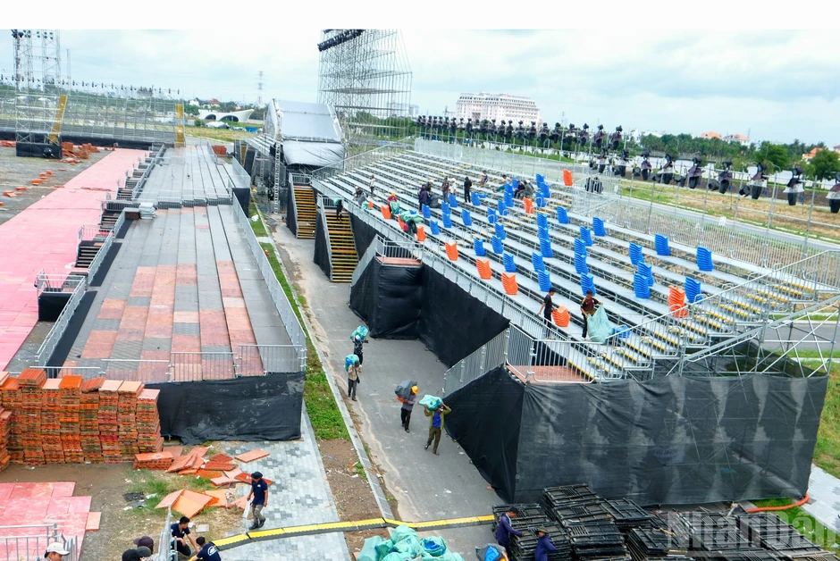 [Ảnh] Sân khấu “Tổ quốc trong tim” gấp rút hoàn thiện tại Thành phố Hồ Chí Minh