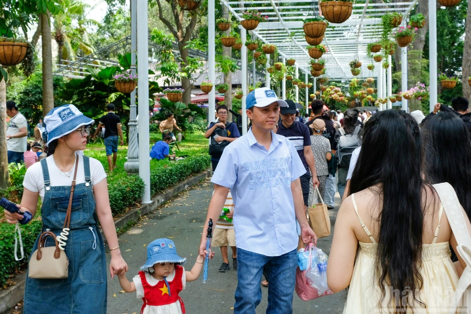 [Ảnh] Thành phố Hồ Chí Minh sôi động với hàng loạt hoạt động văn hóa nhân dịp lễ 30/4 và 1/5