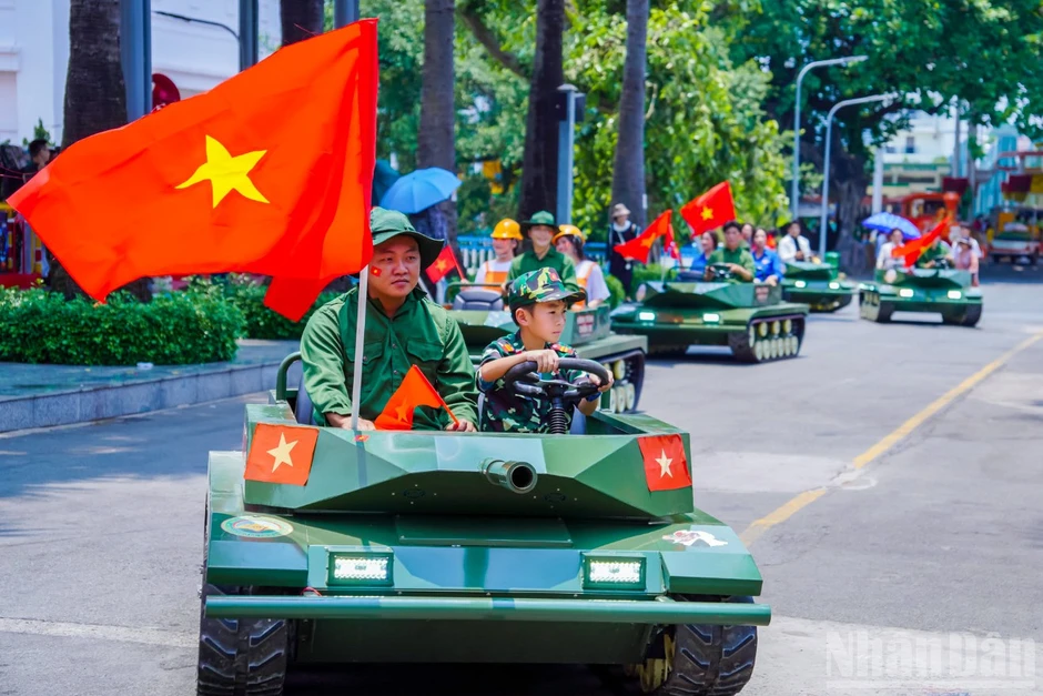 [Ảnh] Thành phố Hồ Chí Minh sôi động với hàng loạt hoạt động văn hóa nhân dịp lễ 30/4 và 1/5