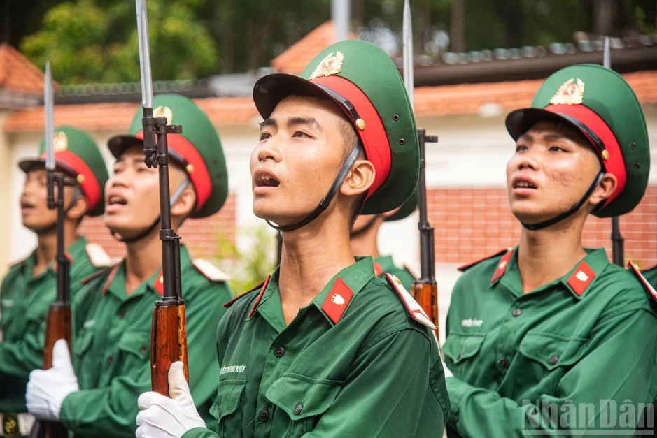 [Ảnh] Tiểu đoàn 180 tích cực luyện tập phục vụ chương trình “Tổ quốc trong tim”