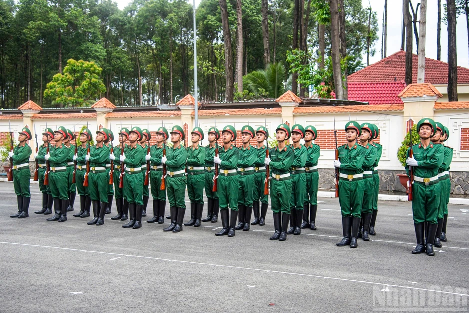 [Ảnh] Tiểu đoàn 180 tích cực luyện tập phục vụ chương trình “Tổ quốc trong tim”
