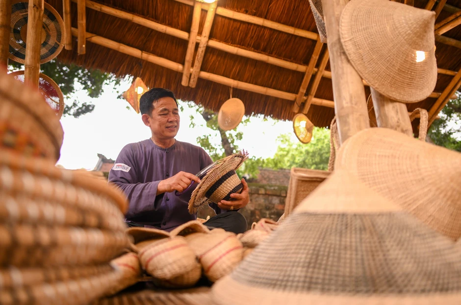 [Ảnh] “Vườn ánh sáng” thắp sáng di sản tại Văn Miếu-Quốc Tử Giám