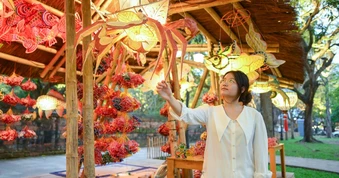 [Ảnh] “Vườn ánh sáng” thắp sáng di sản tại Văn Miếu-Quốc Tử Giám