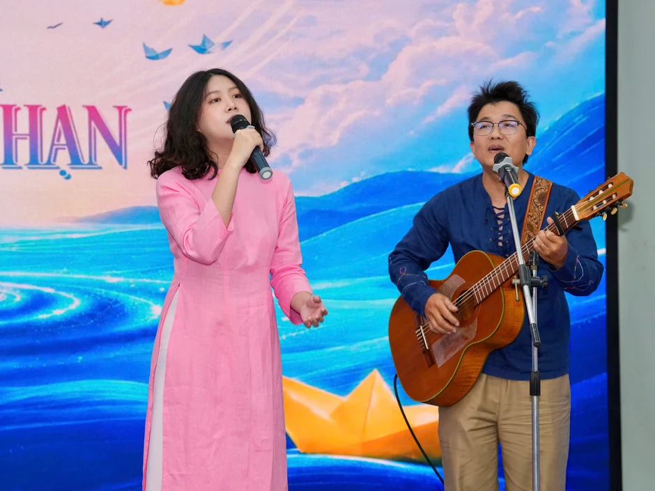 ‘Cô gái hát nhạc Trịnh’ Hoàng Trang mang cảm xúc đặc biệt đến ‘Sống đẹp’ ‘Cô gái hát nhạc Trịnh’ Hoàng Trang mang cảm xúc đặc biệt đến ‘Sống đẹp’