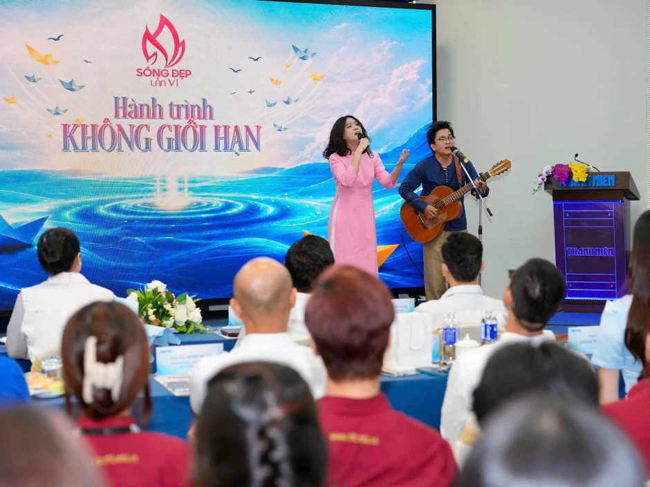 ‘Cô gái hát nhạc Trịnh’ Hoàng Trang mang cảm xúc đặc biệt đến ‘Sống đẹp’ ‘Cô gái hát nhạc Trịnh’ Hoàng Trang mang cảm xúc đặc biệt đến ‘Sống đẹp’