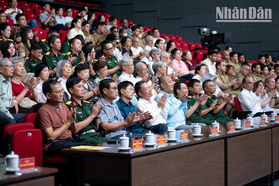 “Fidel Castro-Hồ Chí Minh, Tầm nhìn cách mạng” vang bản hùng ca về tính hữu nghị Việt Nam-Cuba