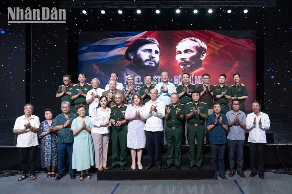 “Fidel Castro-Hồ Chí Minh, Tầm nhìn cách mạng” vang bản hùng ca về tính hữu nghị Việt Nam-Cuba