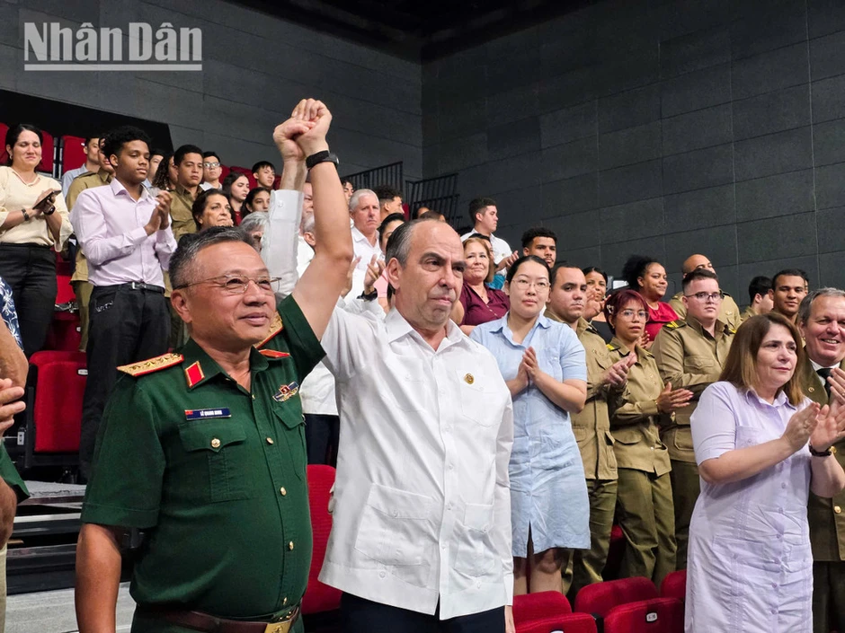 “Fidel Castro-Hồ Chí Minh, Tầm nhìn cách mạng” vang bản hùng ca về tính hữu nghị Việt Nam-Cuba
