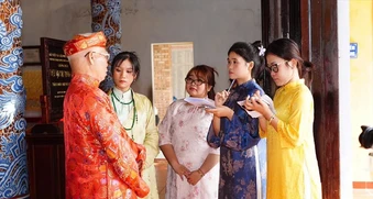 “Gõ” để chạm vào di sản