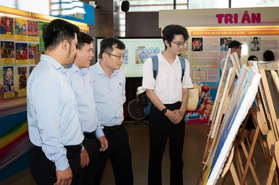 “Hành trình 20 mùa hoa” nhớ Bác Tôn “Hành trình 20 mùa hoa” nhớ Bác Tôn