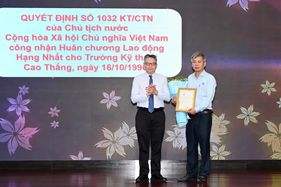 “Hành trình 20 mùa hoa” nhớ Bác Tôn “Hành trình 20 mùa hoa” nhớ Bác Tôn