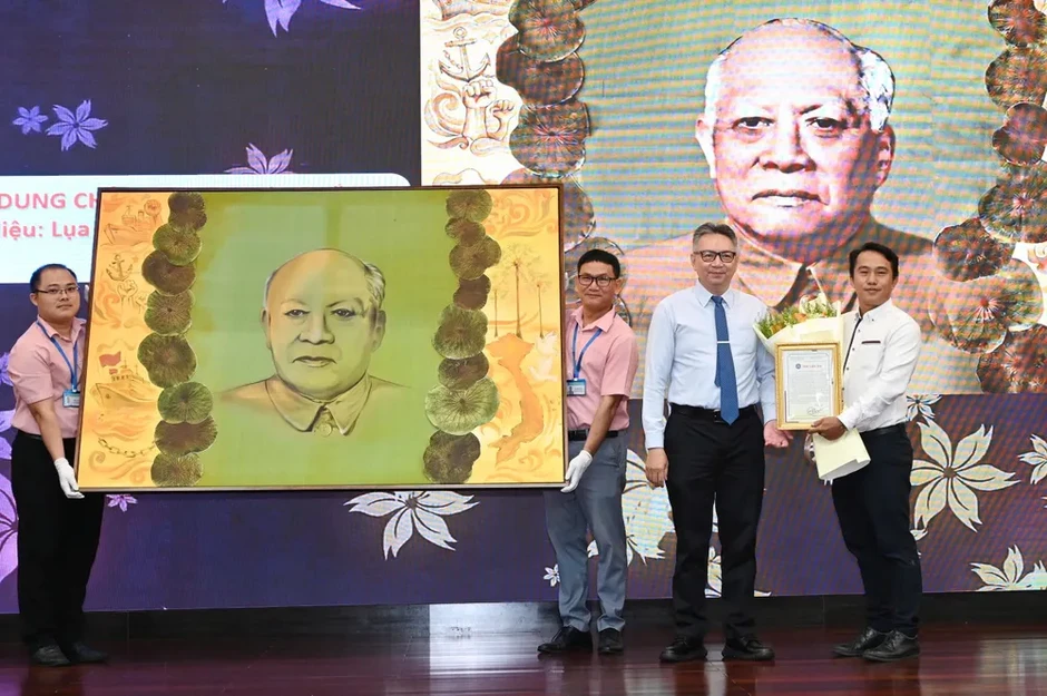 “Hành trình 20 mùa hoa” nhớ Bác Tôn “Hành trình 20 mùa hoa” nhớ Bác Tôn
