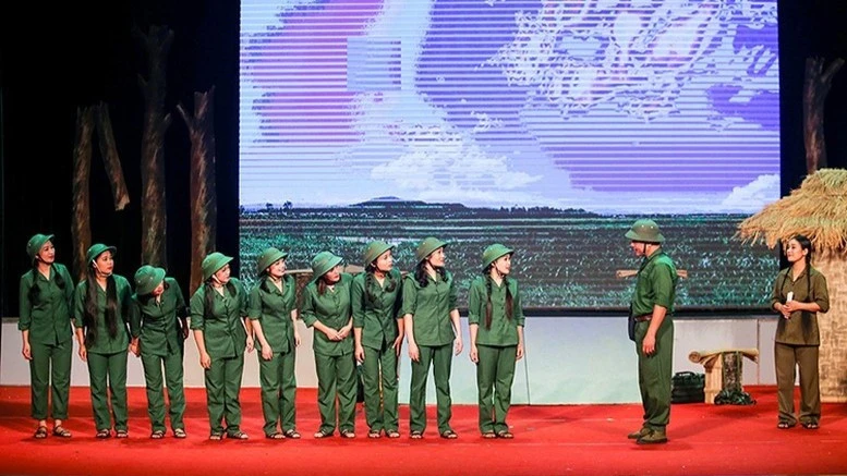 “Khoảng trời con gái” kể câu chuyện tuổi xuân bất tử ở Ngã ba Đồng Lộc “Khoảng trời con gái” kể câu chuyện tuổi xuân bất tử ở Ngã ba Đồng Lộc
