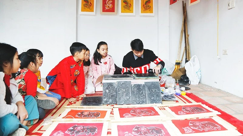 “Màu dân tộc” trong lớp học hôm nay “Màu dân tộc” trong lớp học hôm nay