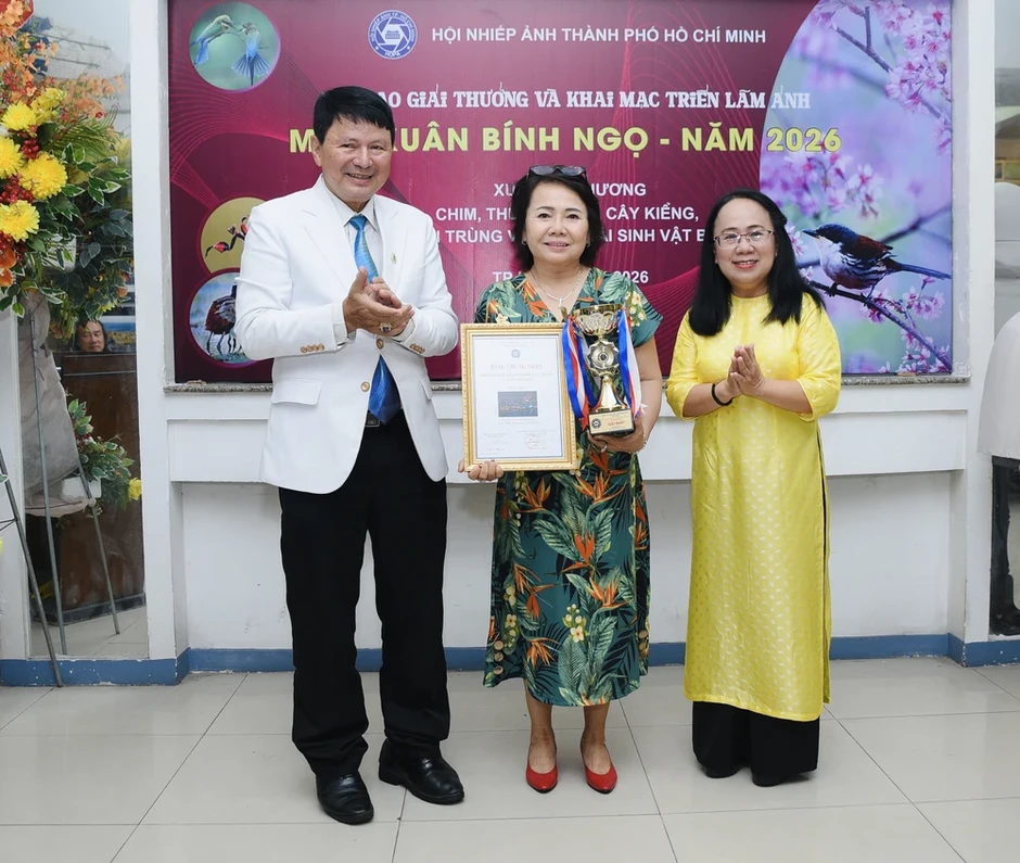 ‘Nhà nhà đón xuân‘ và ’Tình cha‘ đoạt giải nhất cuộc thi ’Ảnh nghệ thuật Mùa Xuân Bính Ngọ 2026‘