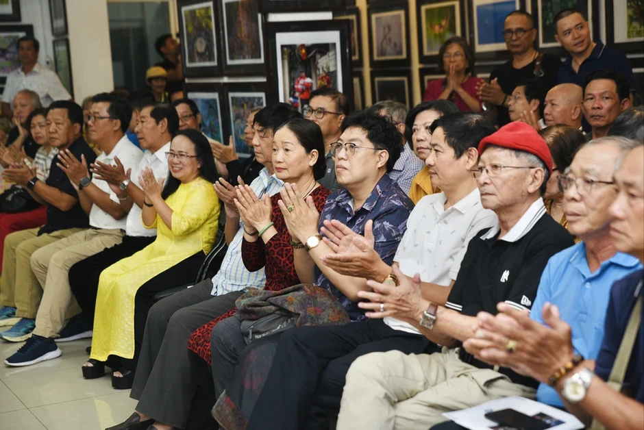 ‘Nhà nhà đón xuân‘ và ’Tình cha‘ đoạt giải nhất cuộc thi ’Ảnh nghệ thuật Mùa Xuân Bính Ngọ 2026‘