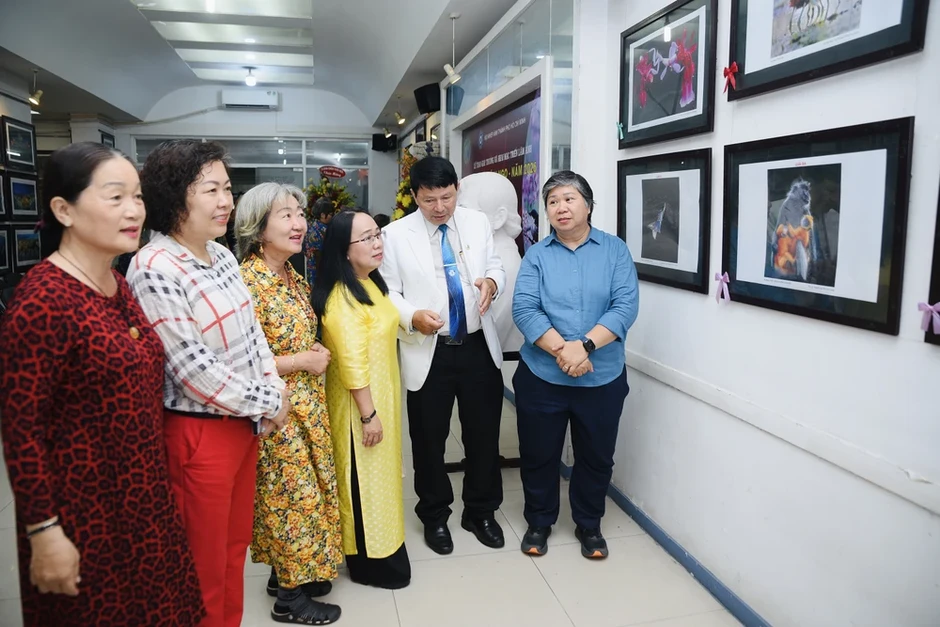 ‘Nhà nhà đón xuân‘ và ’Tình cha‘ đoạt giải nhất cuộc thi ’Ảnh nghệ thuật Mùa Xuân Bính Ngọ 2026‘