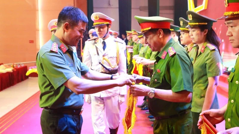 “Sáng mãi niềm tin”- Giai điệu người chiến sĩ Công an Thủ đô lan tỏa giá trị nhân văn “Sáng mãi niềm tin”- Giai điệu người chiến sĩ Công an Thủ đô lan tỏa giá trị nhân văn