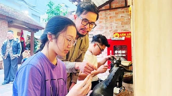 “Sơn mài là nghề chậm, nhịp sống bây giờ lại rất nhanh”