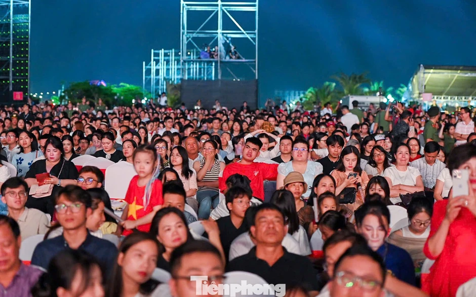 10.000 người tới khai mạc Lễ hội Hoa Phượng Đỏ - Hải Phòng 2026 10.000 người tới khai mạc Lễ hội Hoa Phượng Đỏ - Hải Phòng 2026