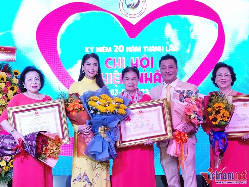 2 NSND và đạo diễn phim bom tấn của Việt Nam được trao Huân chương Lao động là ai?